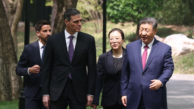 Pedro Sánchez spadserer med præsident Xi Jinping Pedro Sánchez spadserer med præsident Xi Jinping