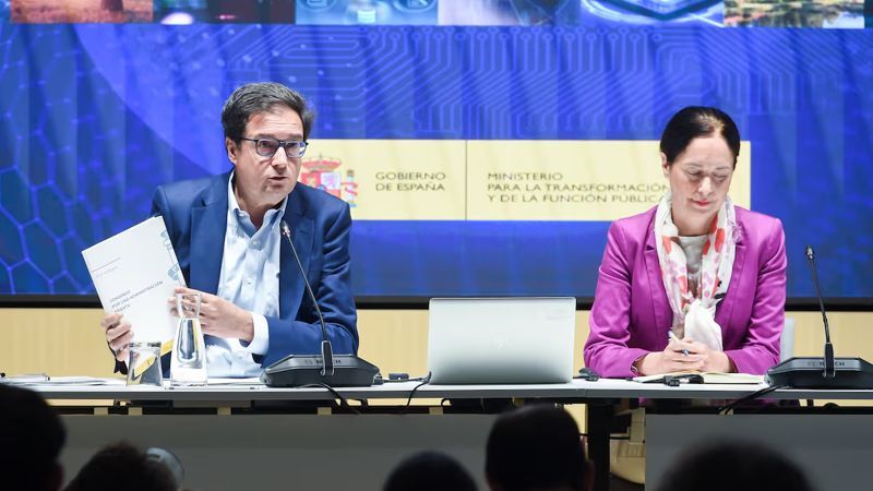 Óscar López og Clara Mapelli Óscar López og Clara Mapelli
