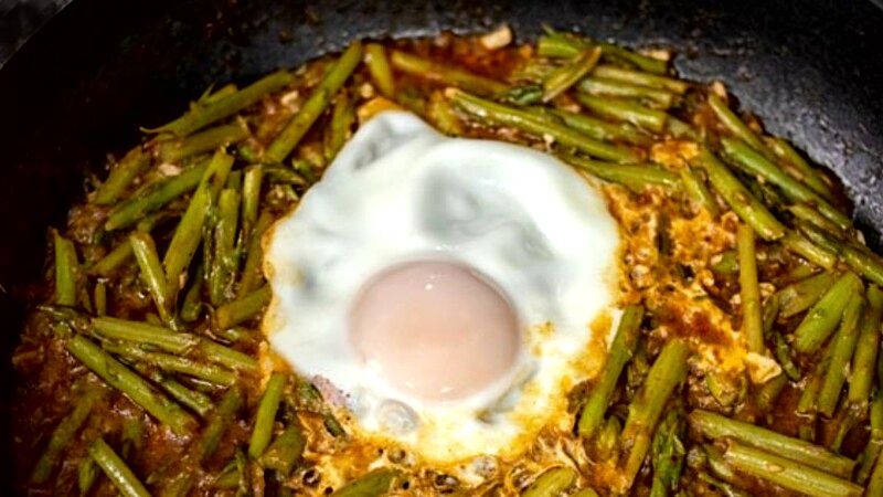 Espárragos trigueros con huevo